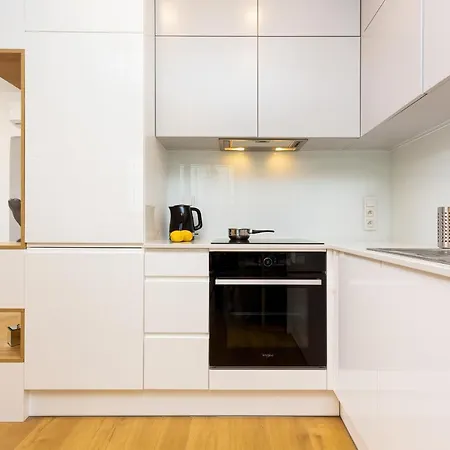 Center Grzybowska By Renters Prestige דירה ורשה